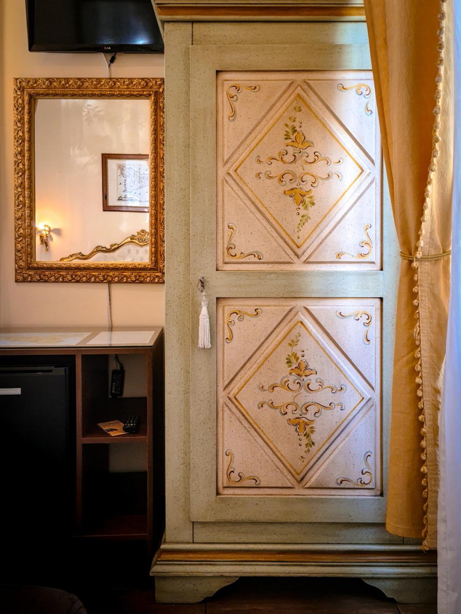Joan's Heritage Bed & Breakfast
